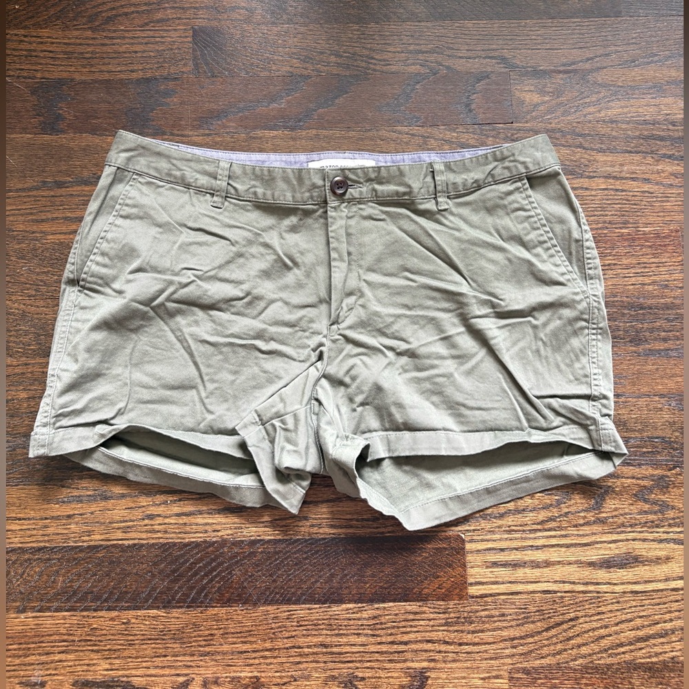 Amazon Essentials Women's Olive Shorts